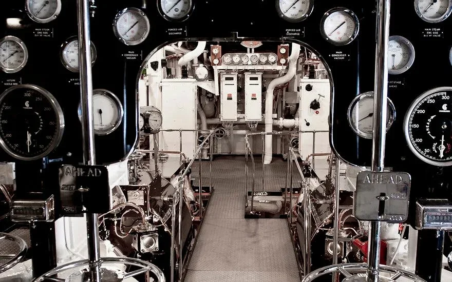 Maschinen im Maschinenraum an Bord der Royal Yacht Britannia